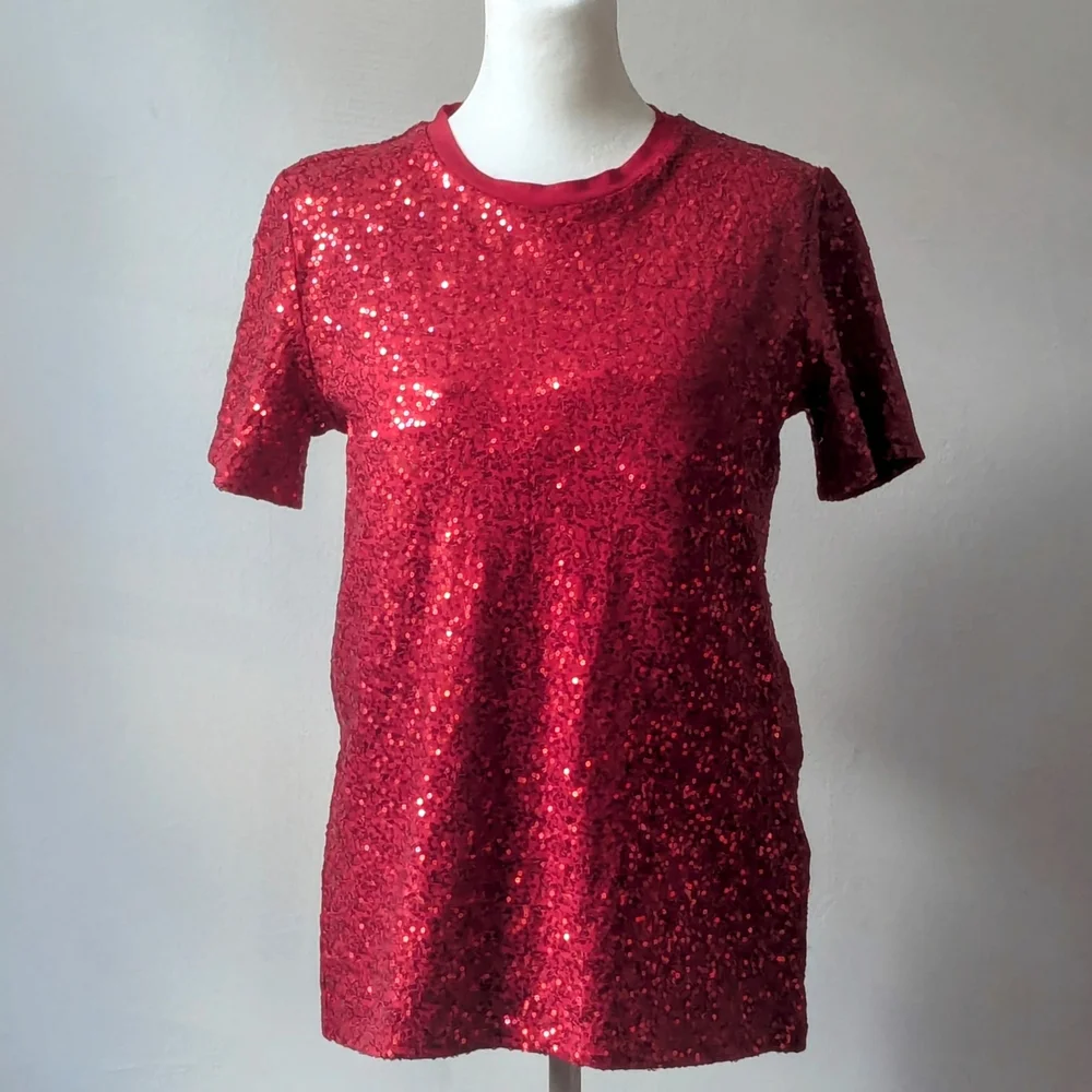 DKNY Sparkling Red Full Body Sequin Crewneck Short Sleeve Tee